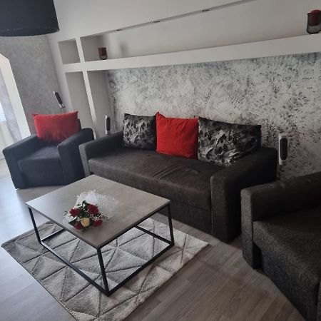 Clau Home Hunedoara Luaran gambar